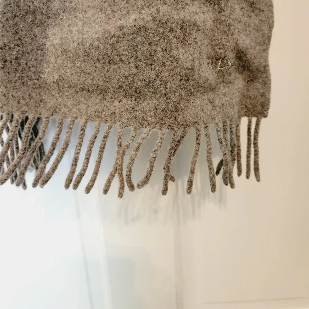 GUESS Grey - Picture 3 of 4
